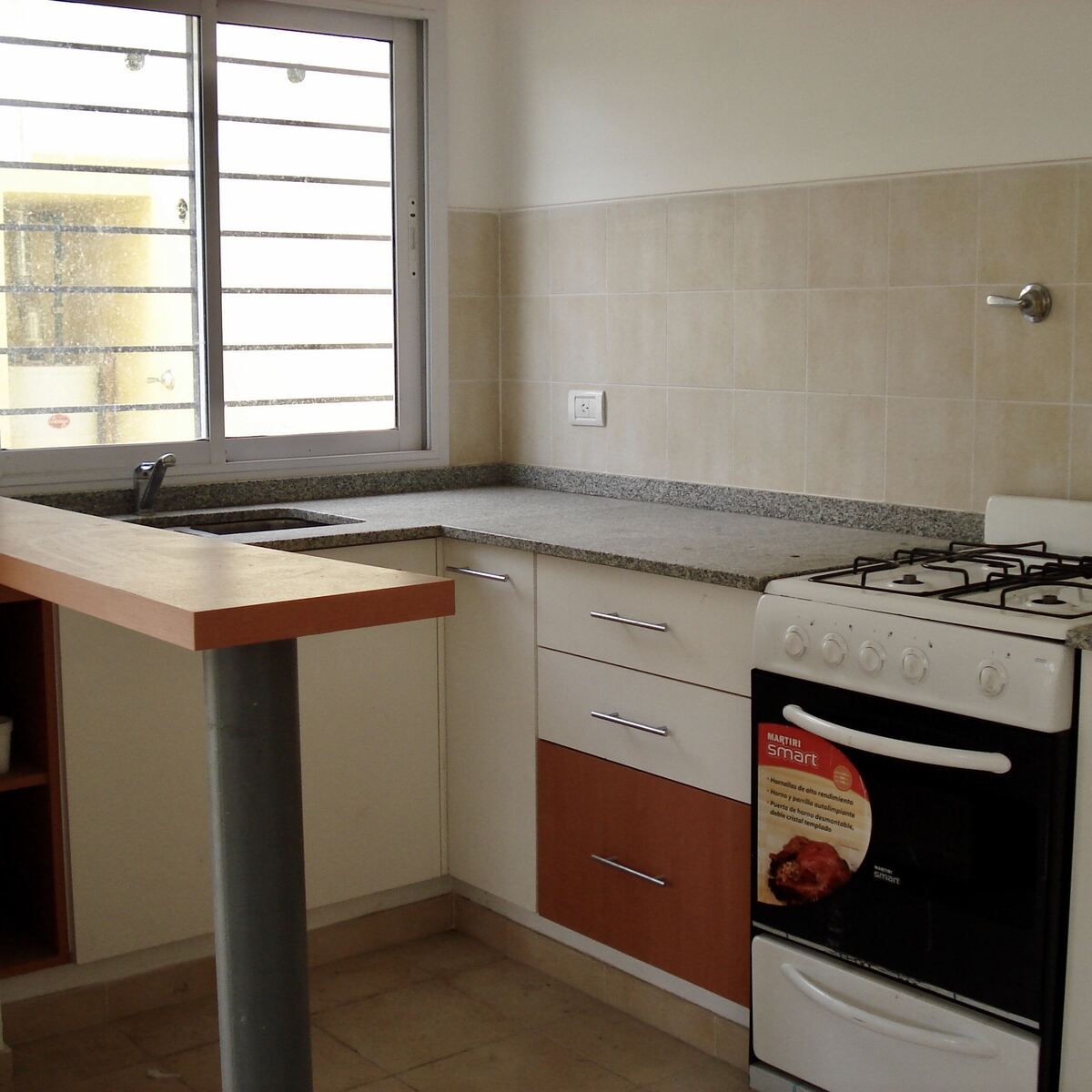 Colaboración en dúplex y edificio de dos torres — cocina