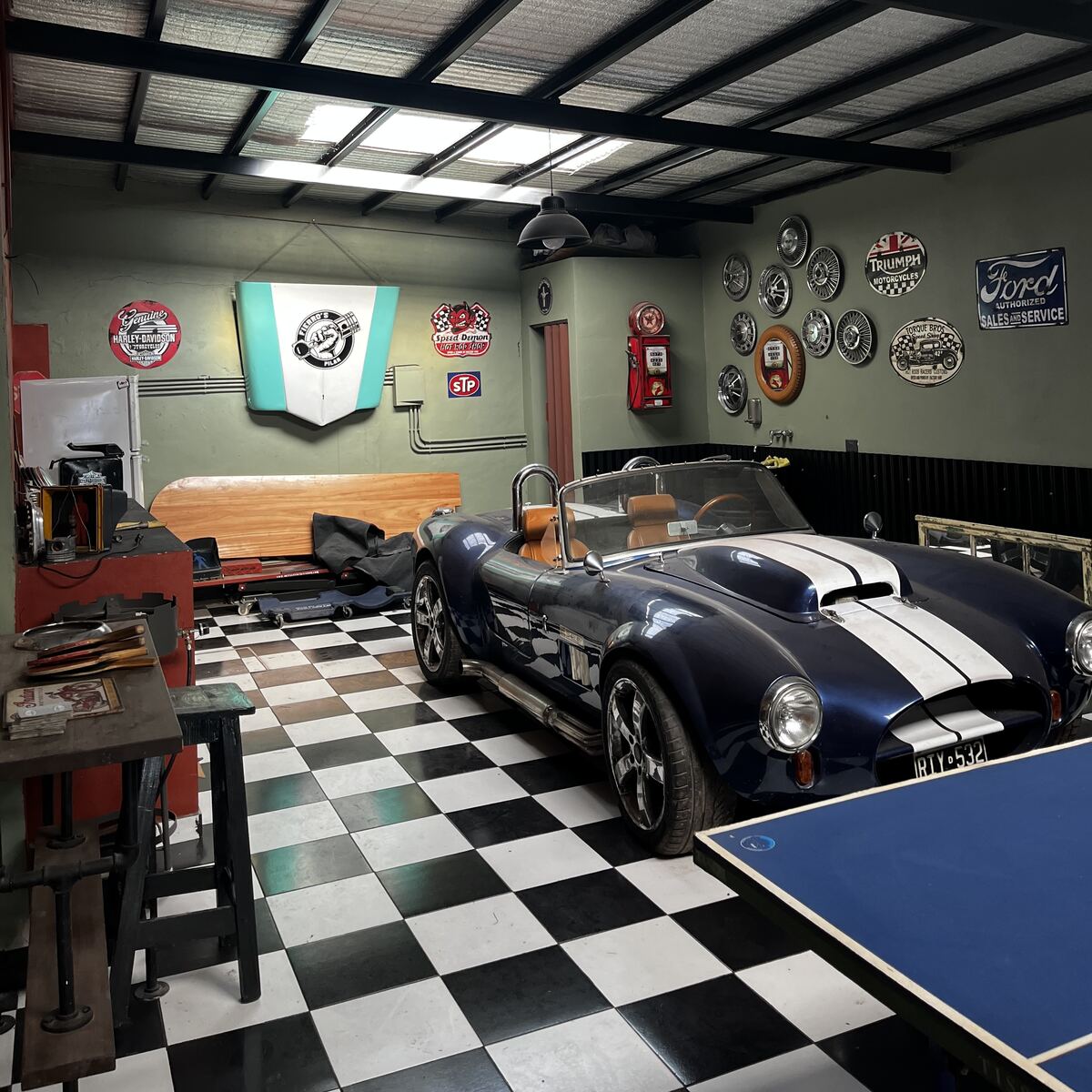 Transformación de quinta en club automotor — garage y taller